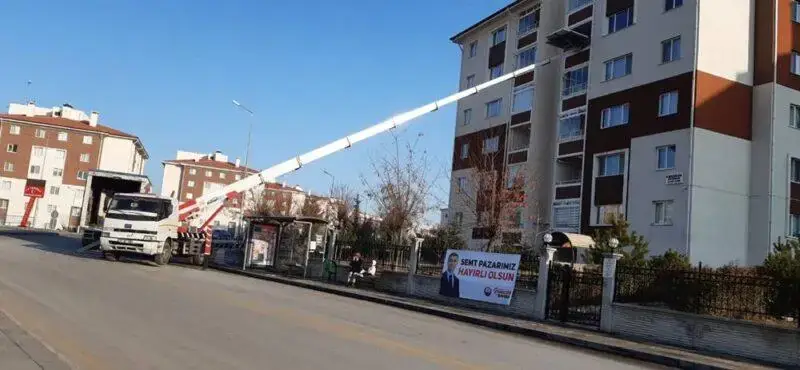 Dış cephe asansörü çalışma görüntüsü